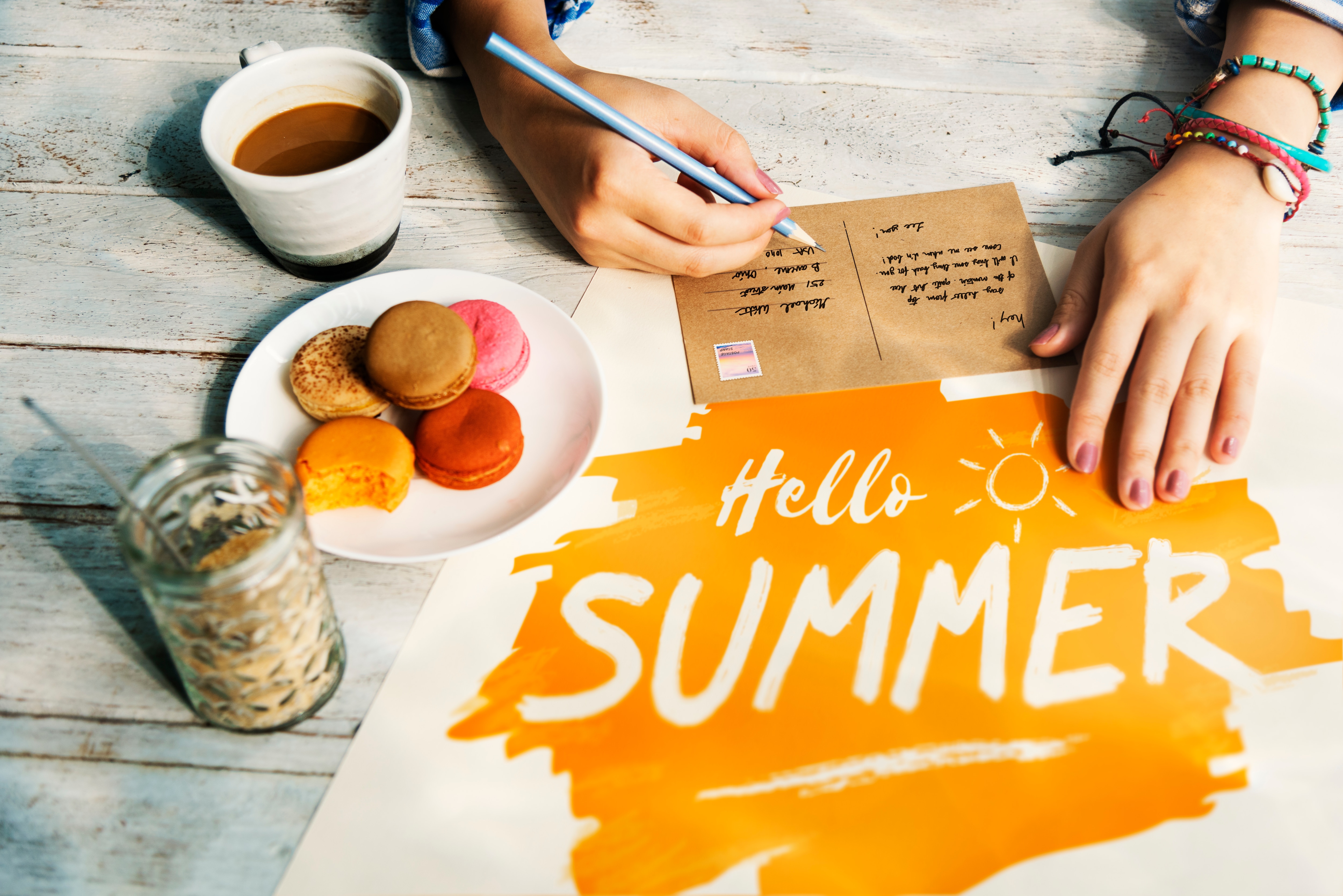 En una temporada donde el consumo se traslada a playas, ferias y
actividades al aire libre, los emprendedores que apuestan por la agilidad, la variedad de pagos y una buena experiencia de compra. Foto: Freepik.