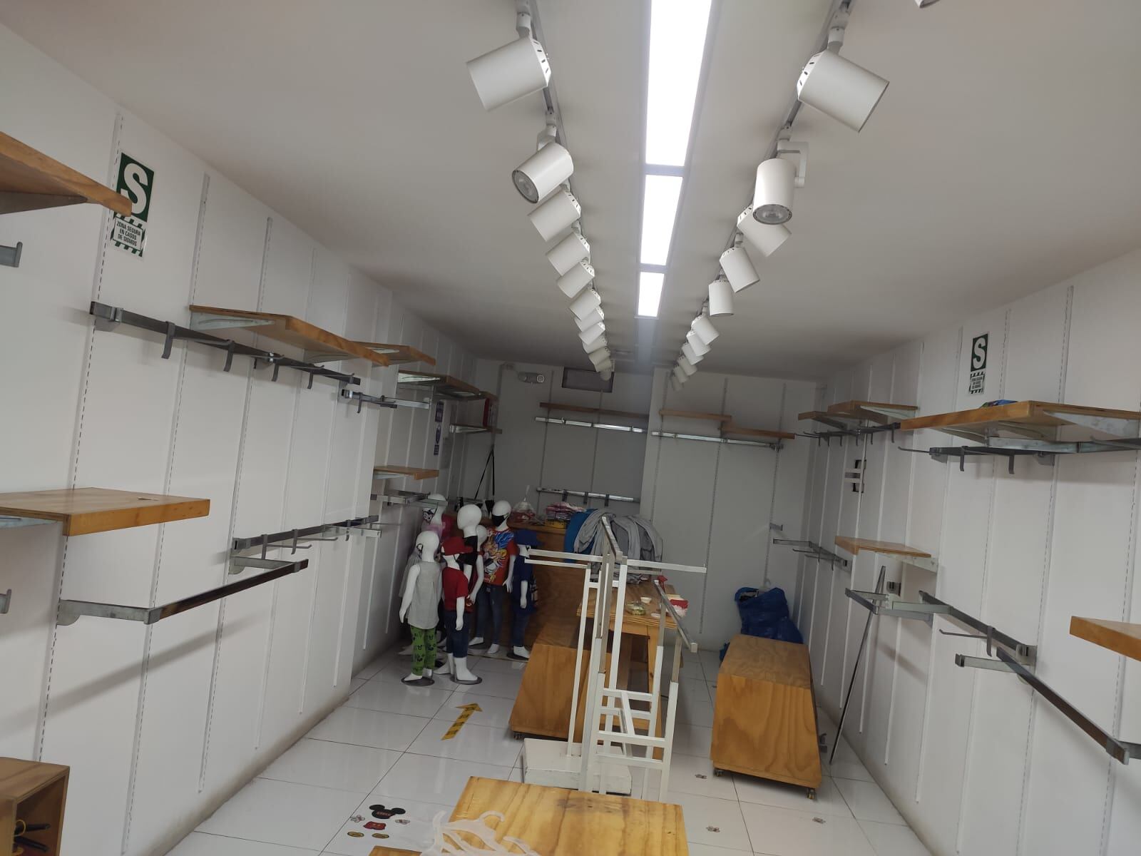 Robaron un cargamento de ropa para niños por un valor que supera los 200 mil soles en ambos atracos en Los Olivos y San Juan de Lurigancho.