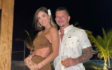 Mario Hart sorprendió a Korina Rivadeneira por el Día de la Madre: Sus pequeños fueron a su encuentro con flores y regalos