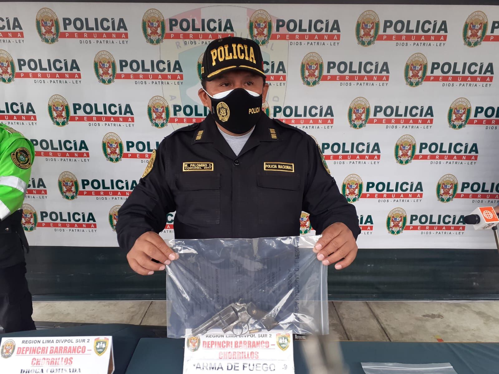 Tras ser perseguido a balazos, el venezolano Jhoan Ernesto Pinto Marcano (23), ‘Kalimba’, de la banda ‘Los Caraqueños de Túpac’, fue atrapado por los policías de la comisaría de Mateo Pumacahua, en Chorrillos. (foto: Mónica Rochabrum)