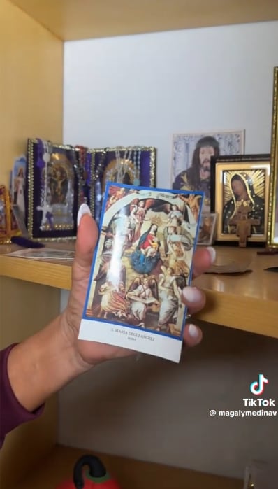 Magaly Medina reveló que tiene en su clóset un altar con diferentes santos y rosarios. Todos los objetos se lo dieron sus seguidores cuando estaba en prisión.
