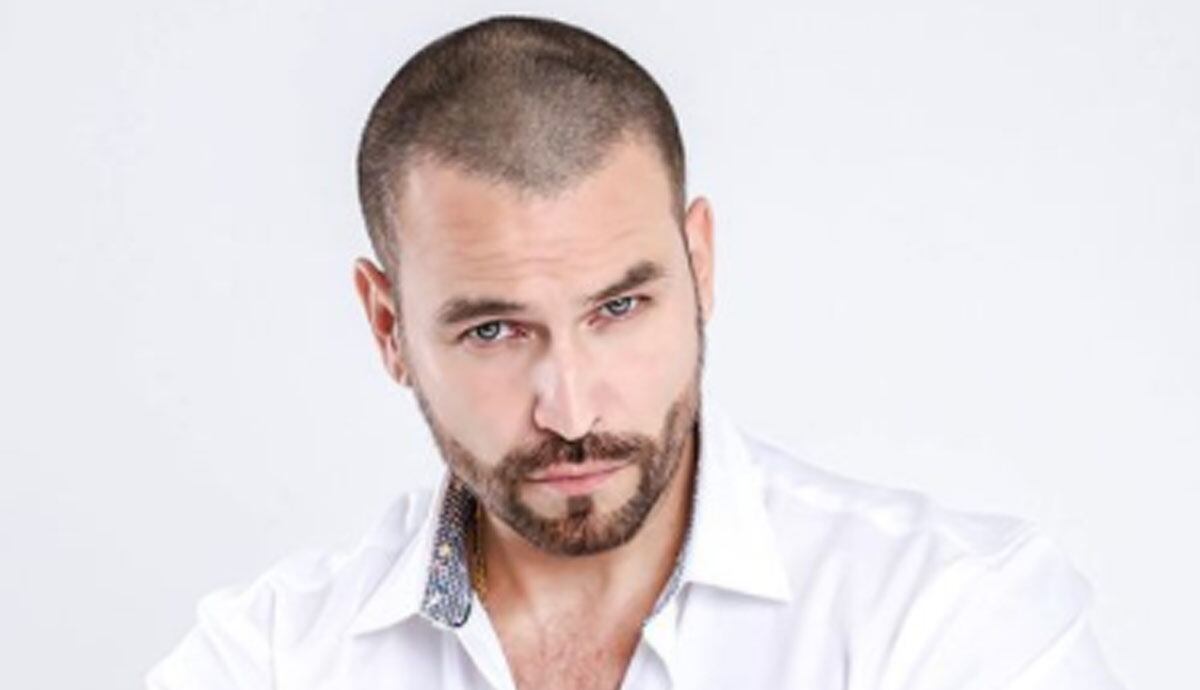 Rafael Amaya apareció en una pelea de box y dijo que estaba feliz con su tratamiento, así como sus planes para su carrera. (Foto: Telemundo)