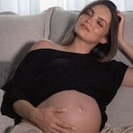 Cachaza revela que tiene ocho meses de embarazo y confirma dónde nacerá su bebé: “Quiero estar cerca de mi familia”