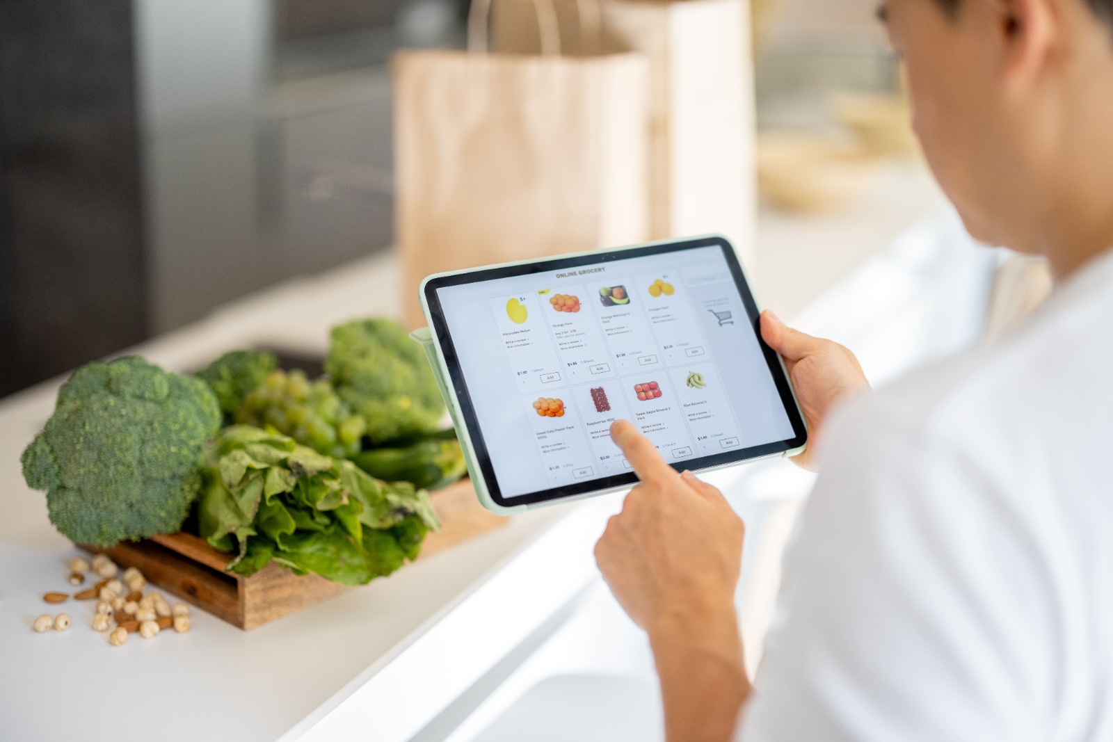 La experta sugiere aplicar estrategias para actualizar los modelos de negocio, con el objetivo de aumentar la competitividad en el mercado.