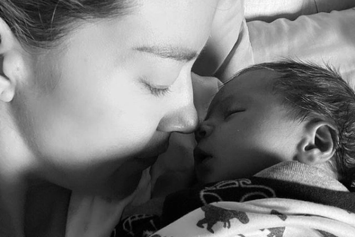 La actriz junto a su bebé. (Foto: Fernanda Castillo / Instagram)