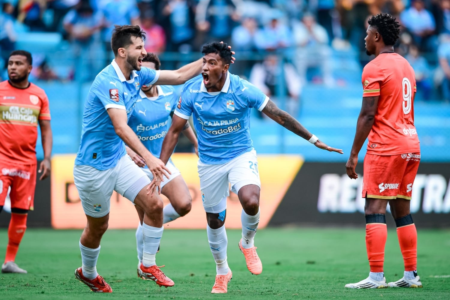 Miguel Araujo registra dos goles en tres partidos disputados con Sporting Cristal. Ambas celebraciones llegaron tras definiciones de cabeza. (FOTO: Sporting Cristal).