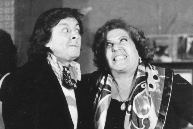 En 1991, pasa al programa “Las Mil y Una de Carlos Álvarez” donde trabaja hasta 1993. En 1994 retorna a “Risas y Salsa” donde se mantiene hasta 1996. En 1997 se incorpora al elenco de “Risas de América” trabajando hasta el año 1999, retirándose de la televisión el 2000 por problemas con su salud. El 15 de marzo de 2014 falleció la querida actriz que nos deleitó con sus ocurrencias durante su carrera artística. (Foto: GEC Archivo Histórico)
<div>
<a href="https://www.tiendaelcomercio.com/" target="_blank">
<img src=https://cloudfront-us-east-1.images.arcpublishing.com/elcomercio/XVX2QLAMXNGRFOZYJHTK2CI3HA.jpg width="100%">
</a>
</div>