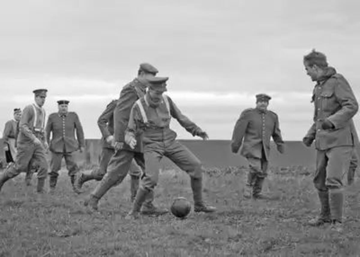 Partido de fútbol de navidad entre alemanes y británicos.