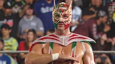 WWE: El Grande Americano es arrestado acusado de agredir a su vecino