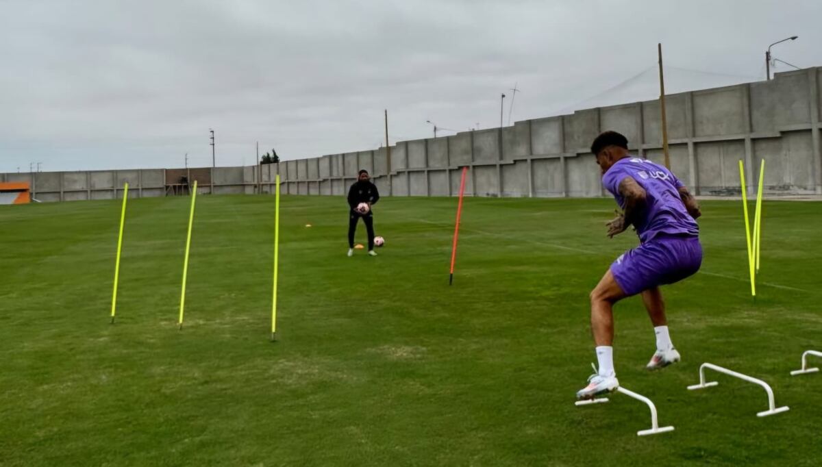 Paolo Guerrero entrena en solitario con César Vallejo. (Foto: Edward Alva)