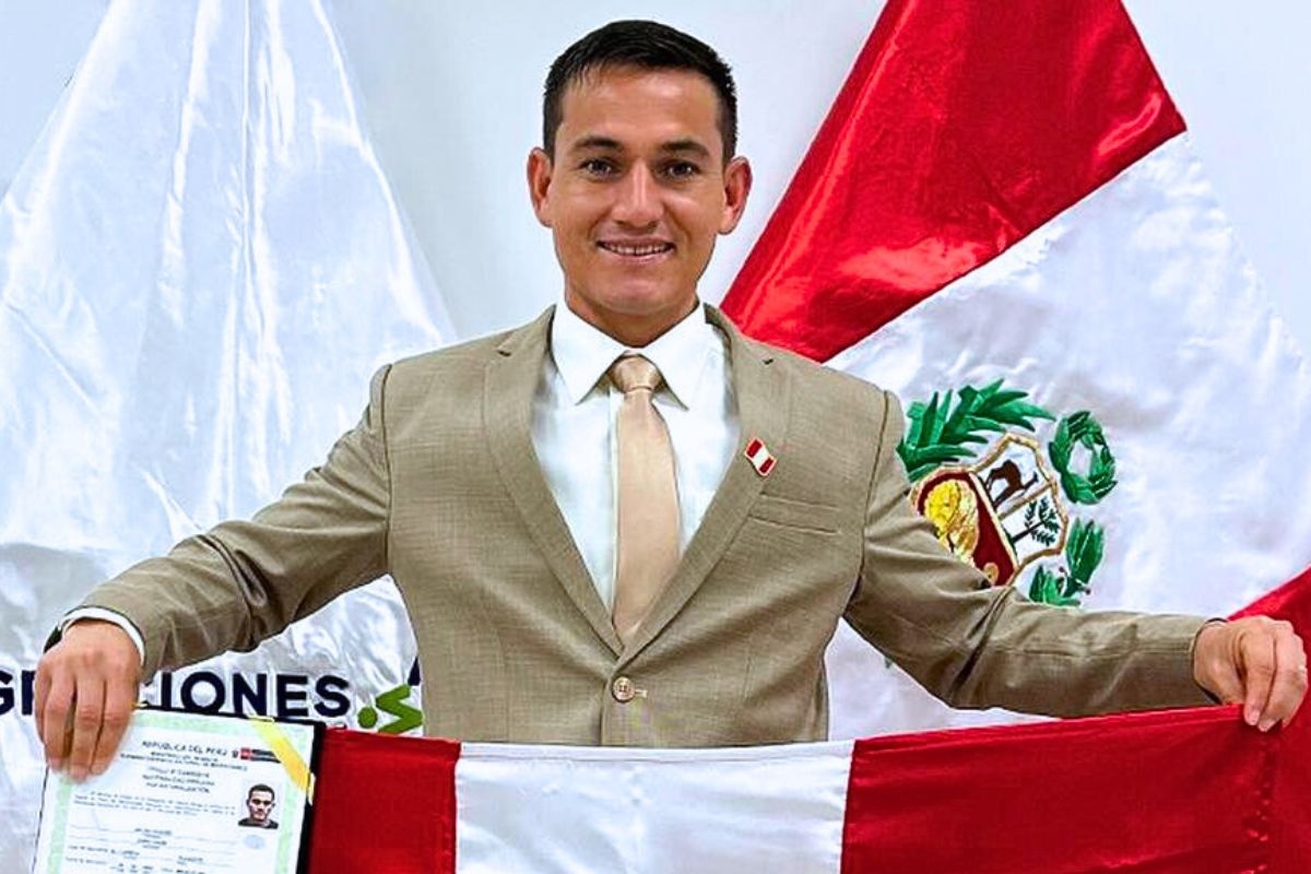 Jairo Vélez manifestó su emoción por se convocado a la selección de Perú (Foto: @migraciones)