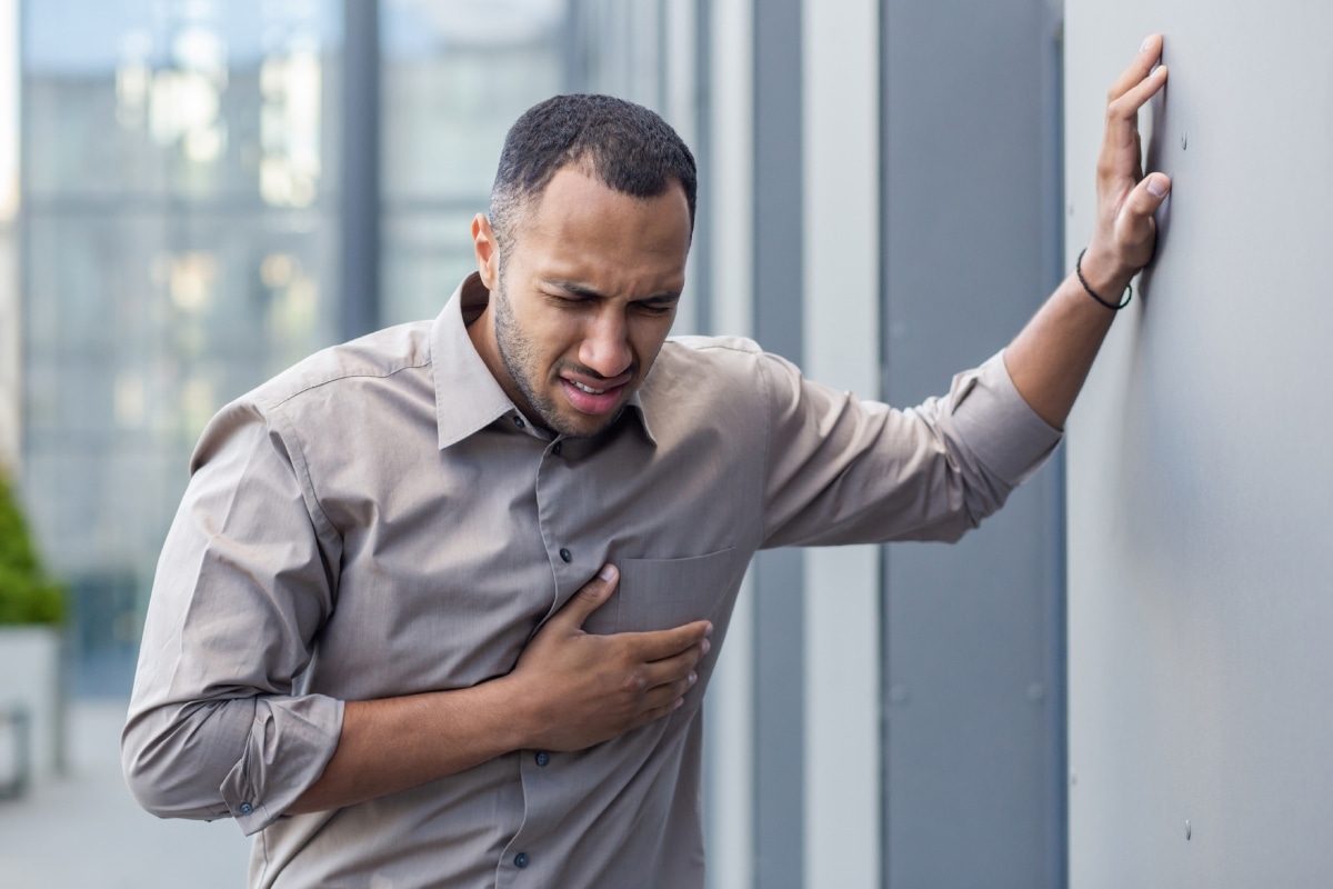El aumento de infartos en jóvenes está relacionado con factores de riesgo como el estrés, el tabaquismo y falta de chequeos médicos. Foto: Istock.