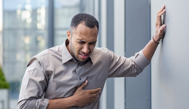 El aumento de infartos en jóvenes está relacionado con factores de riesgo como el estrés, el tabaquismo y falta de chequeos médicos. Foto: Istock.