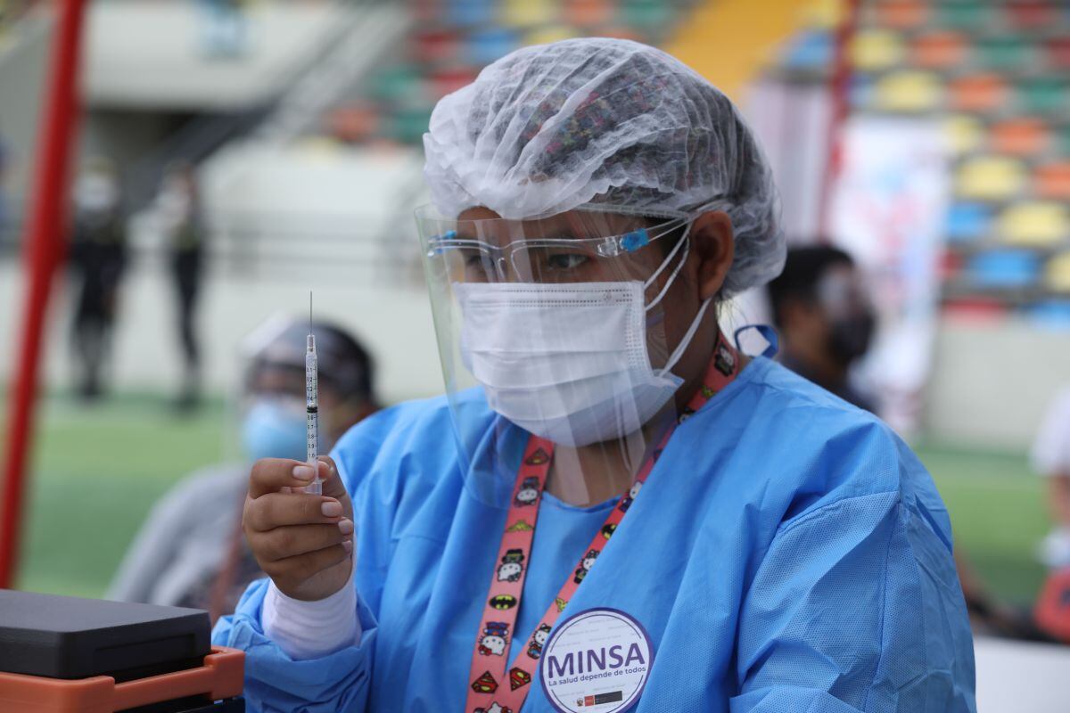 Ya hay fecha para la vacunación del grupo de personas mayores de 50 años. (Foto: Britanie Arroyo/ GEC)