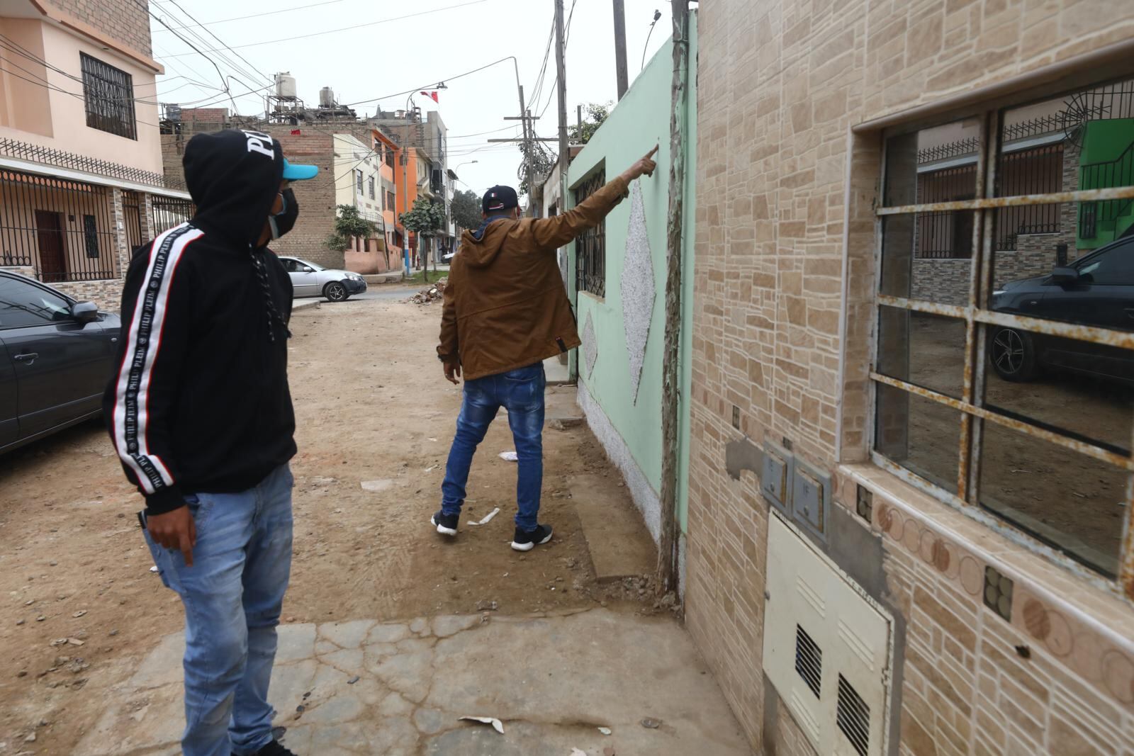 Varias casas del asentamiento humano 'Miguel Grau' presentan orificios de bala, según vecinos, disparados por 'Cara de torta'. | Foto: Gonzalo Córdova