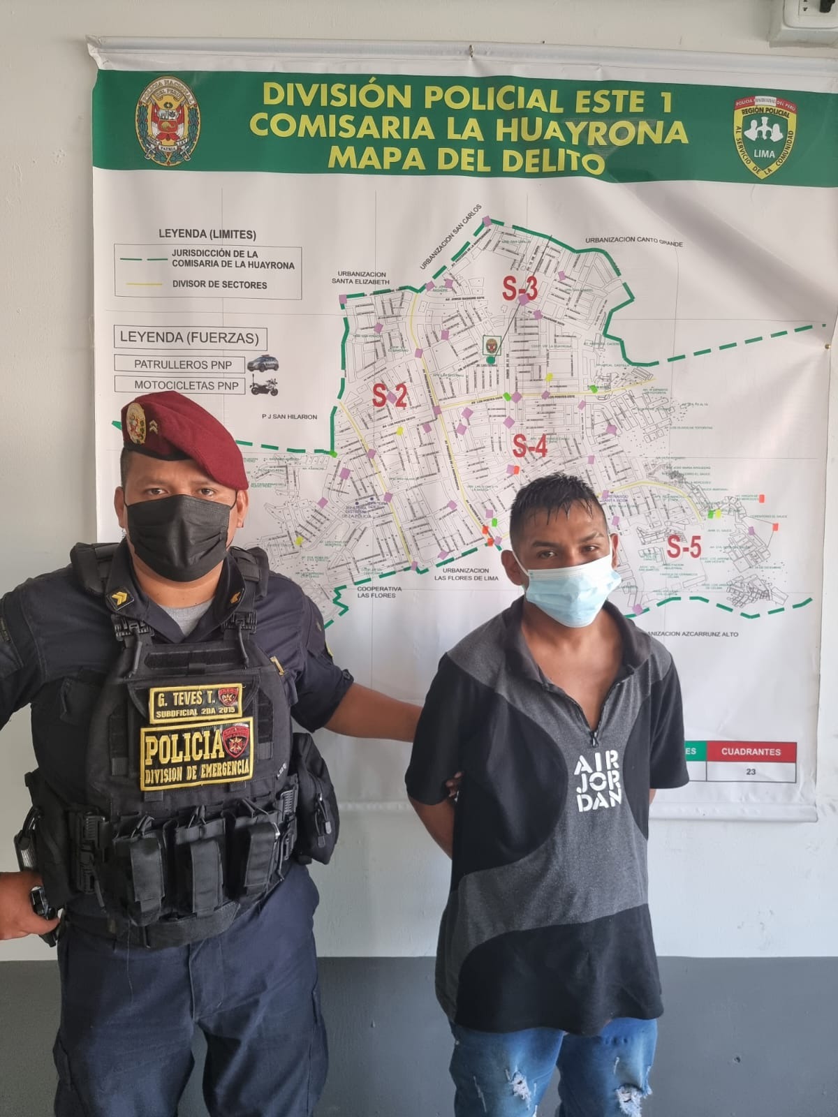 Policías del Escuadrón de Emergencia Este 1 rescataron a un presunto ladrón retenido por vecinos.