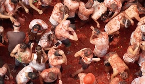 “Un momento mágico”: miles participan de la “La Tomatina” en España