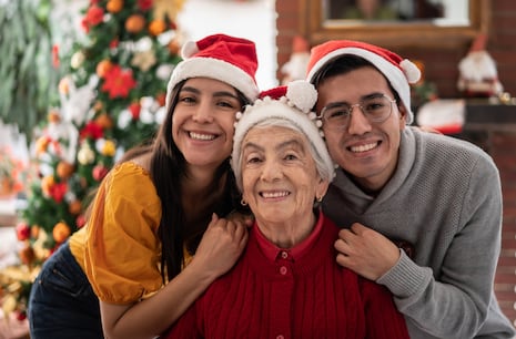 Incluye a tu abuelito en las celebraciones por Navidad