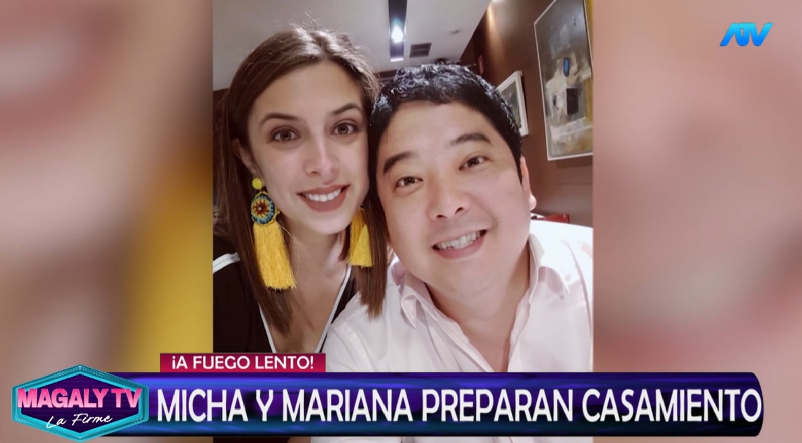 Mitsuharu “Micha” Tsumura y Mariana Frías anunciaron su compromiso tras doce años de relación.
