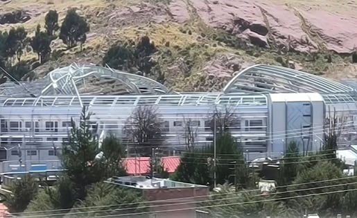 Estructura de Coliseo de Salcedo se desploma sobre obreros en Juliaca