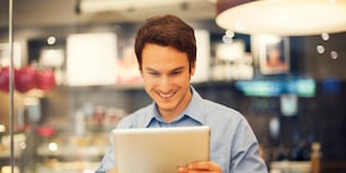 Antes de invertir en tecnología, es recomendable identificar las necesidades principales del emprendimiento. Foto: Freepik.