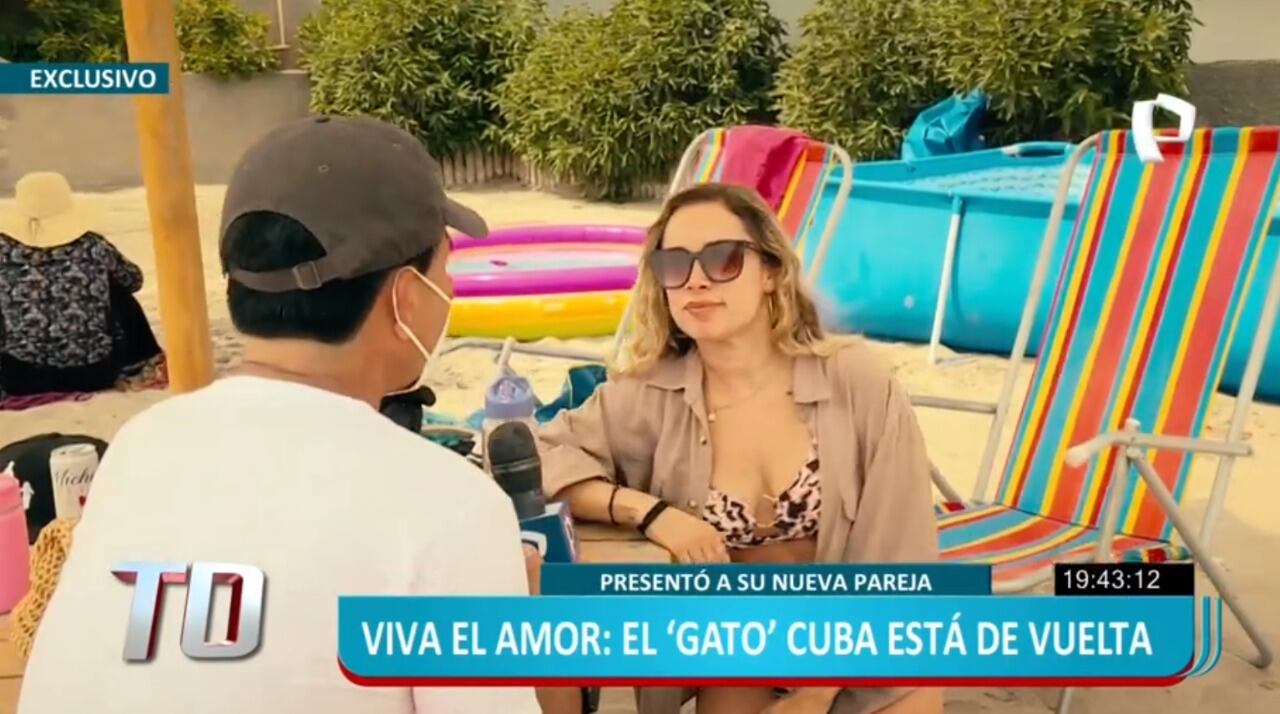 Raúl Romero piropea a Ale Venturo. Foto: Captura