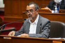 Pepitas de Trome: Los senadores recibieron sus credenciales e Iber Maraví lo hizo con más ganas