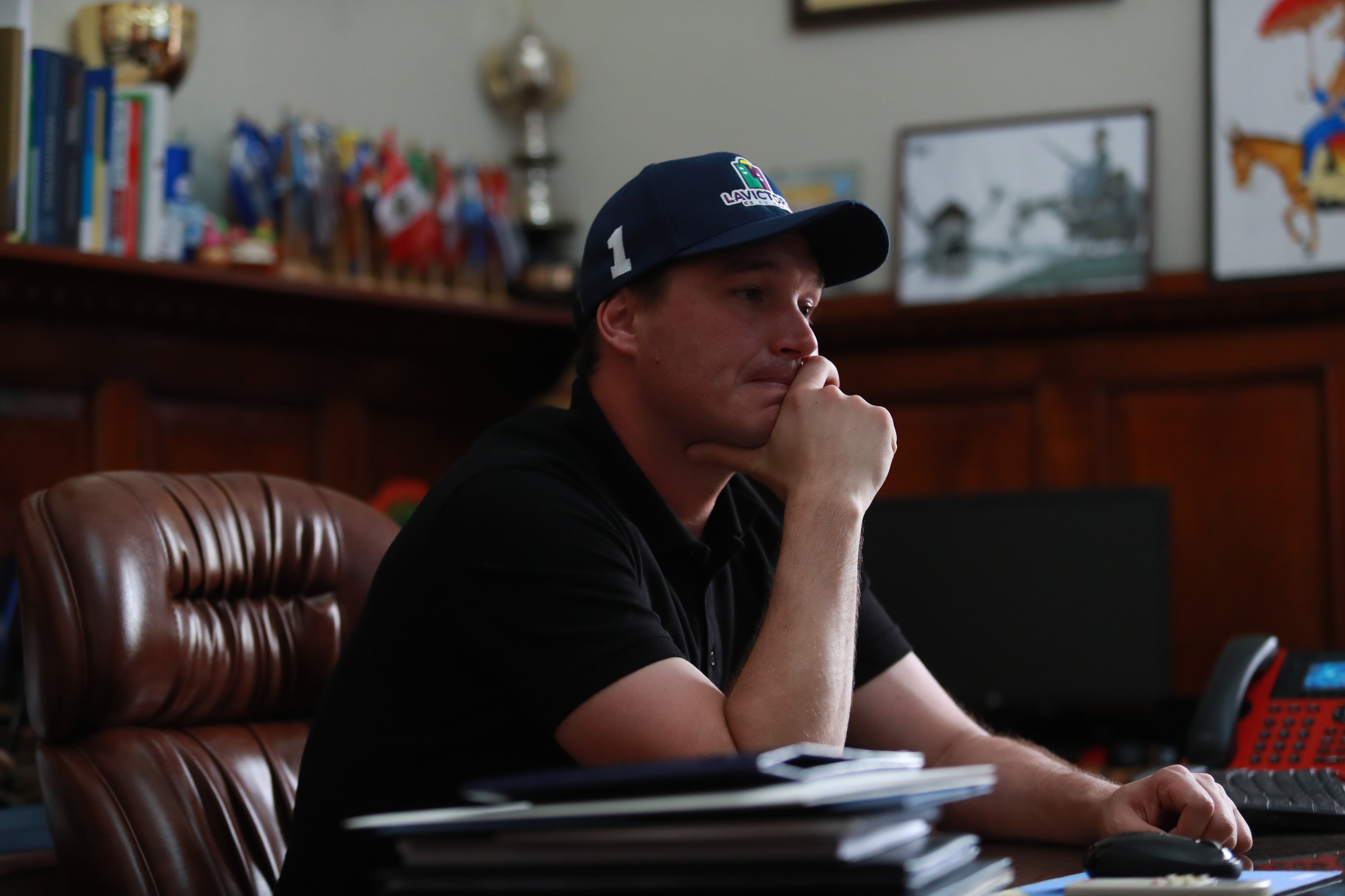 "Que George Forsyth se vaya a tapar", aconseja Aldo Mariátegui al candidato por Victoria Nacional. (Foto: Lino Chipana/GEC)