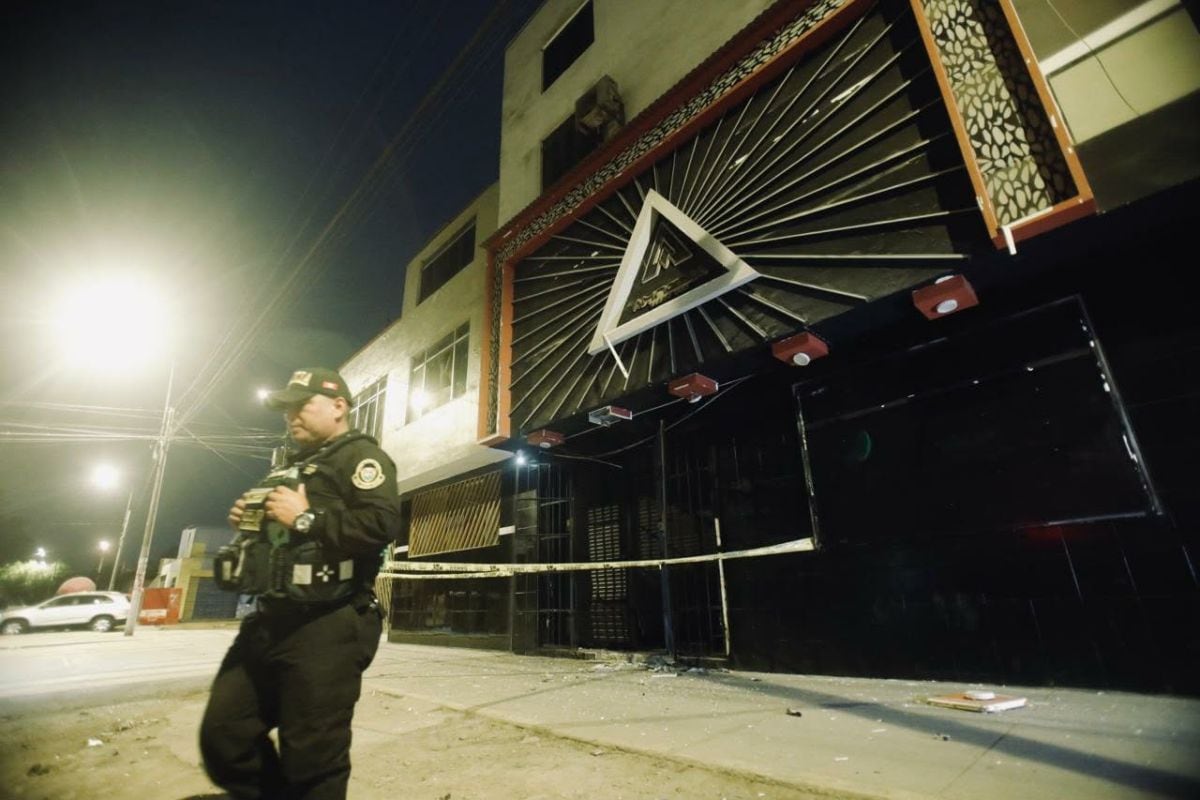 Carabayllo: delincuentes arrojan explosivo contra discoteca de Toño Centella. Fotos: césar.grados@photo.gec