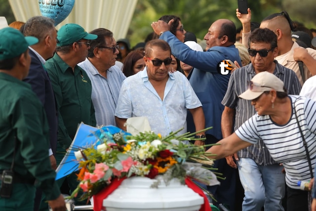 Walter Ramírez, 'Cachito', se mostró muy afligido por la muerte de Manolo Rojas. (Fotos: Antonio Melgarejo/ @photo.gec)