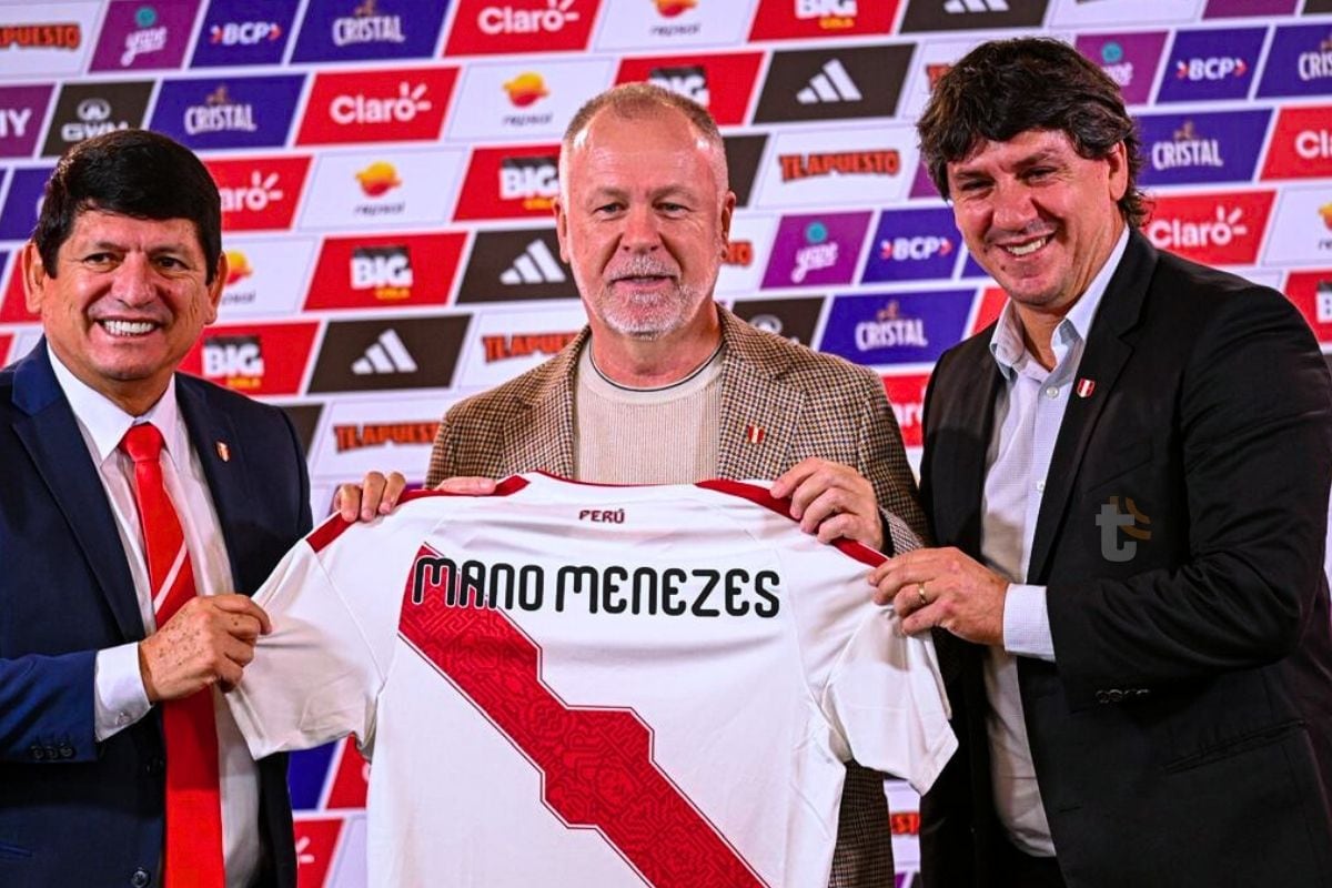 Mano Menezes muestra camiseta de Perú en su presentación (Foto: GEC)