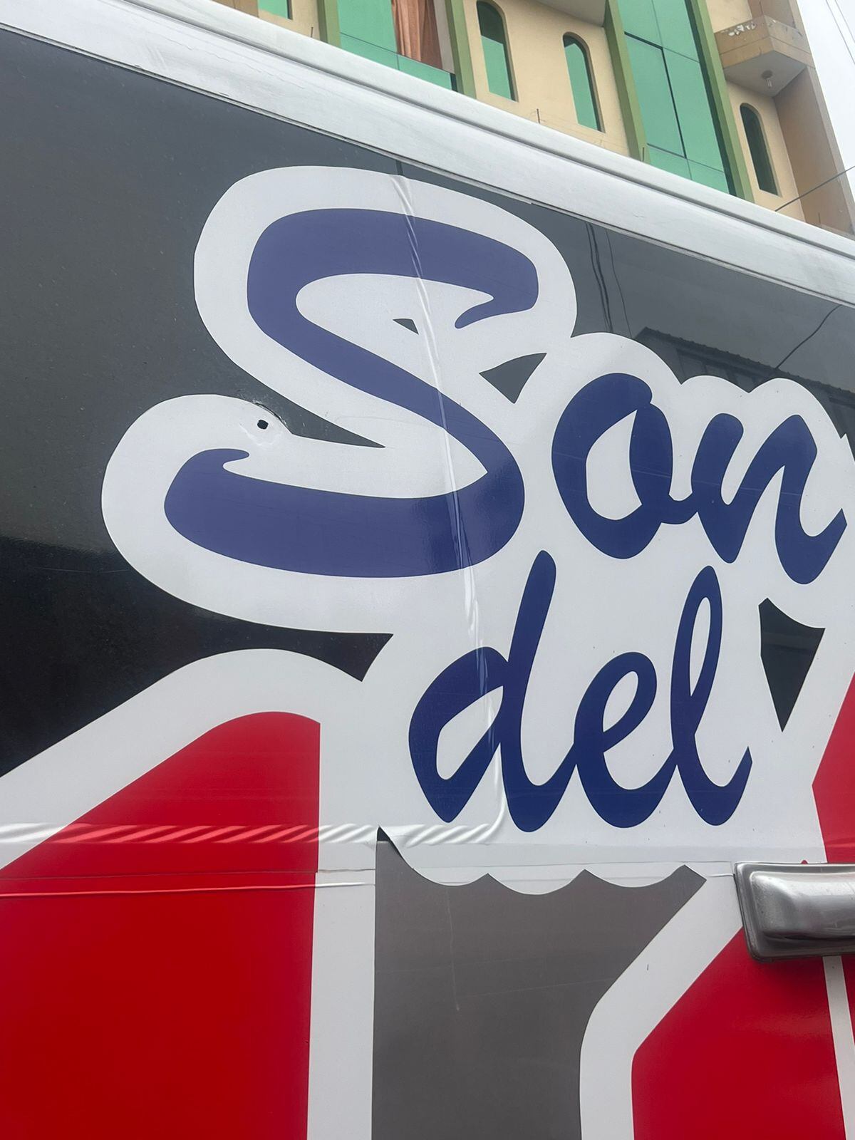 Bus de la orquesta Son del Duke recibió cuatro balazos por desconocidos.