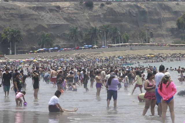 Asistencia masiva a playas como Agua Dulce y otras de la Costa Verde. (Foto: César Bueno @photo.gec)