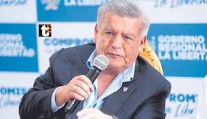 César Acuña sobre multa de Sunedu a UCV por uso de dinero para viajes: “Tengo para pagar mis pasajes”