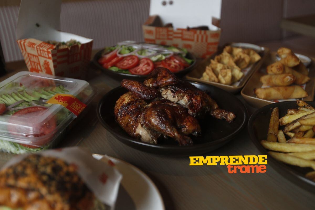 Choy nos cuenta que es importante maridar bien el pollo para que tenga todo ese sabor exquisito al momento de darle el primer mordisco. Foto: Cesar Campos.