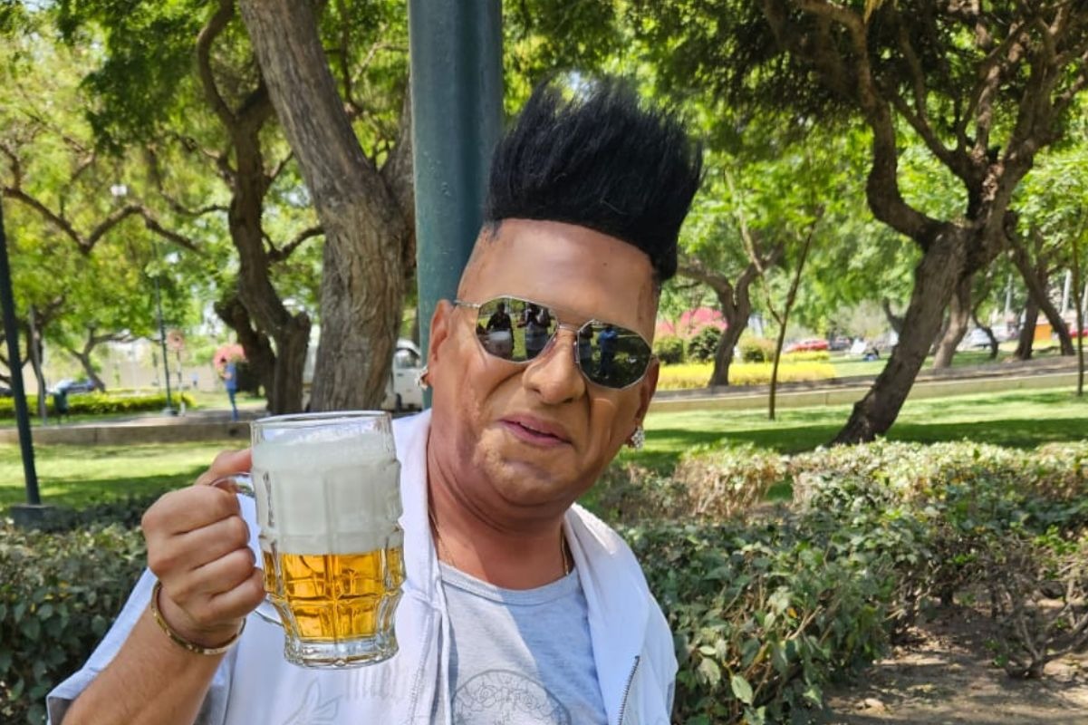 Carlos Álvarez como Cuevita Cuevón