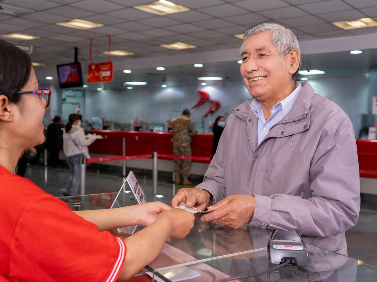 Para saber si eres beneficiario o no, los únicos medios oficiales son la línea gratuita 101 del Midis o la página web bonoalimentario.gob.pe. (Foto: Andina)