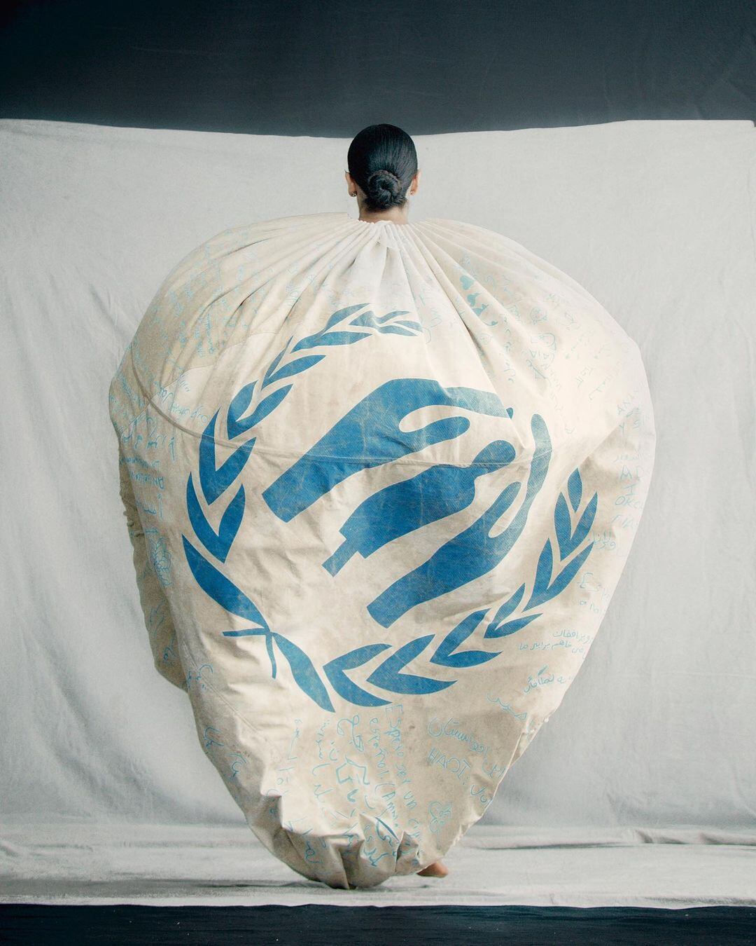 Cristina Pedroche usó un vestido muy simbólico para las Campanadas de Antena 3 con el fin de visibilizar la dura realidad que viven los refugiados (Foto: Cristina Pedroche/ Instagram)