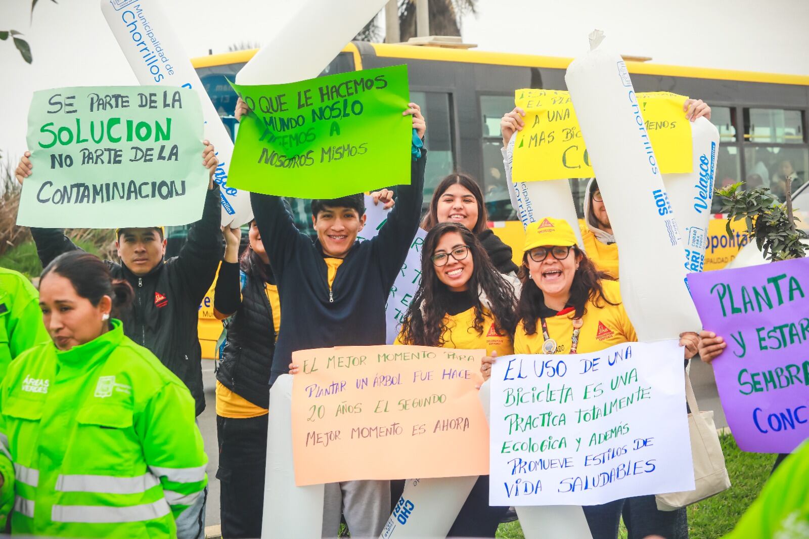 "Se parte de la solución, no parte de la contaminación", se leía en uno de los mensajes.