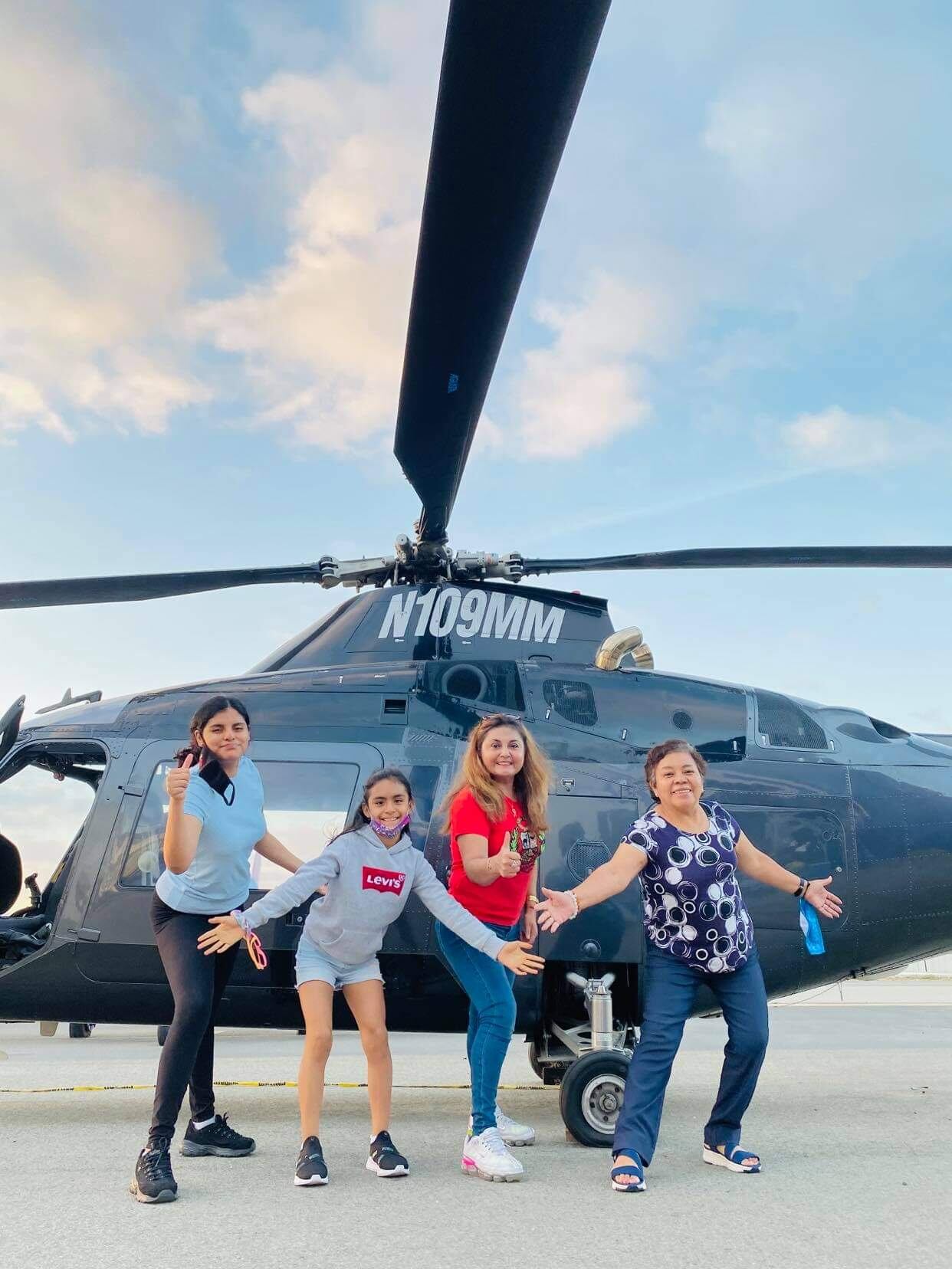 En la imagen, Peggi Palomino y su familia: hermana, hija y madre. Su padre falleció en 2019.