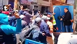 Phillip Butters es atacado con huevos y piedras tras presentarse en radio local de Juliaca