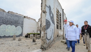 Dina Boluarte llegó a la isla El Frontón y dispone la construcción de un nuevo penal para presos de alta peligrosidad