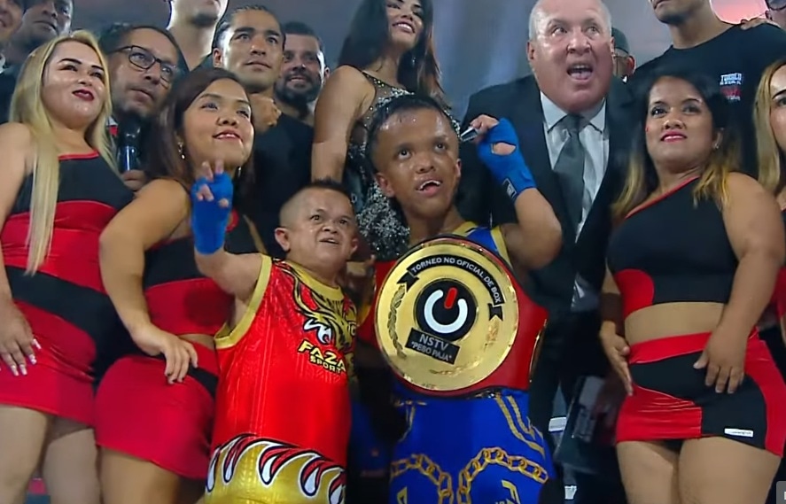 Manolito Rojas se impuspo a Jorge, el Guayaco en torneo no oficial de box. (Captura No somos tv YouTube)