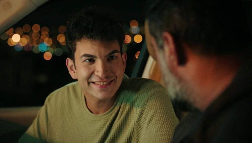 Tolga chantajea a Akif en "Hermanos" (Foto: NG Medya)