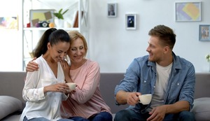 ¿Cómo ganarse a la suegra y llevar la fiesta en paz? Atenta a estos consejos