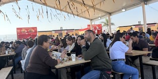 Desde las primeras horas de la jornada, miles de personas provenientes de distintas regiones del Perú, así como visitantes de Chile y Bolivia, llegaron al recinto ferial. Foto: Katty Gines.