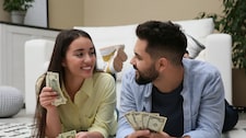 ¿Es importante hablar de dinero con tu pareja? Lo que debes saber para evitar problemas