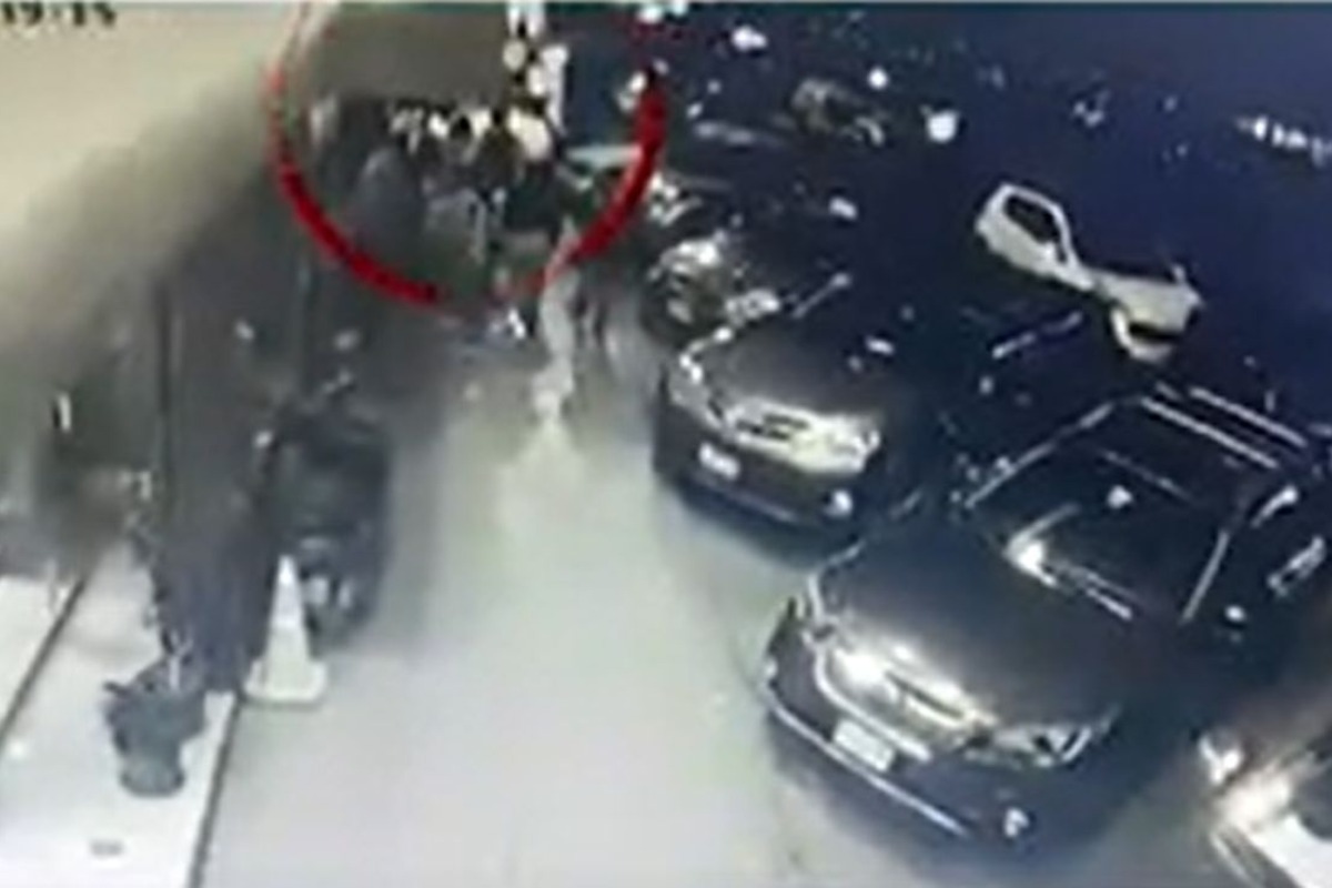 Cámaras de seguridad de SJL registraron preciso momento de la explosión en los exteriores de la discoteca Xander's | Foto: Captura de video / América Noticias