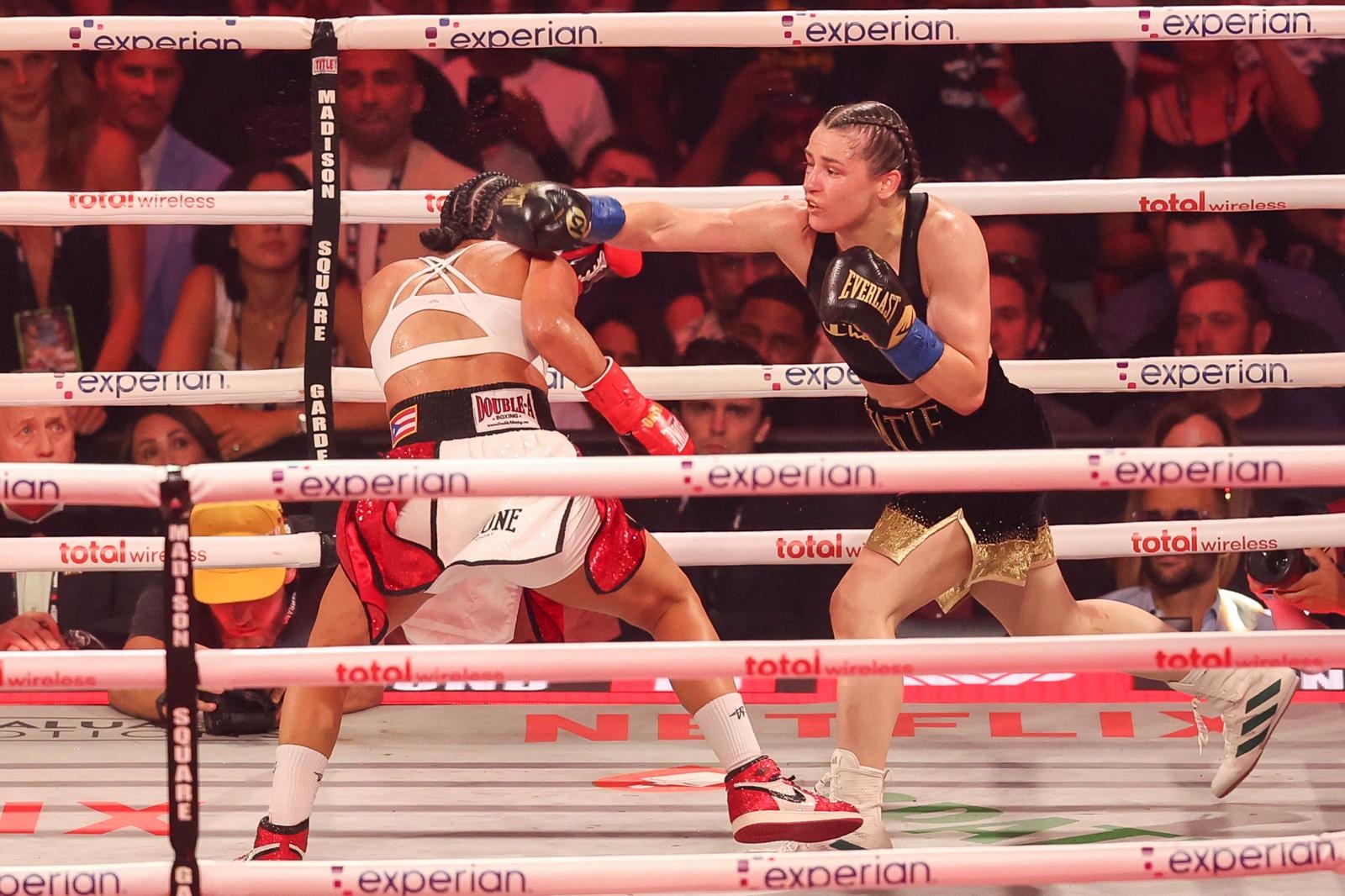 Katie Taylor se impone a Amanda Serrano por decisión mayoritaria. (Agencias)