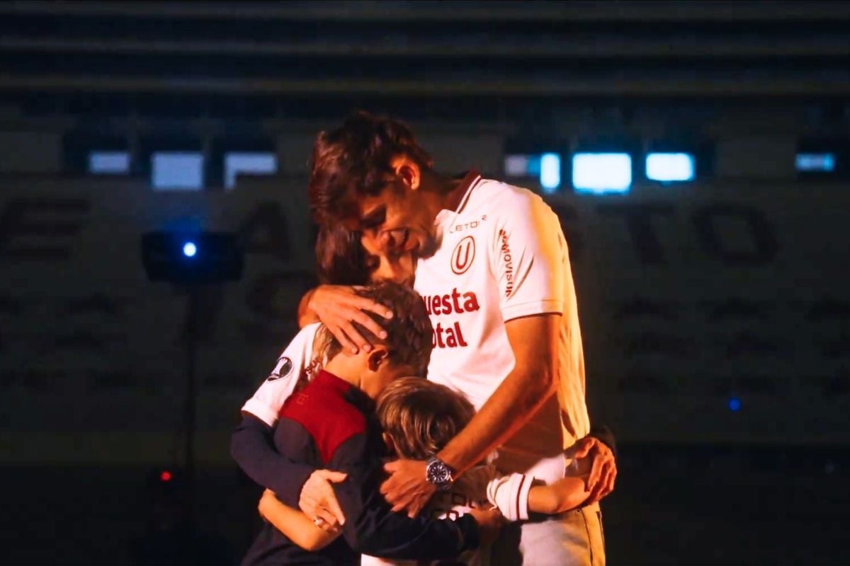 Familia de Martín Pérez Guedes lo acompañó en este último momento emotivo (Foto: @universitario)